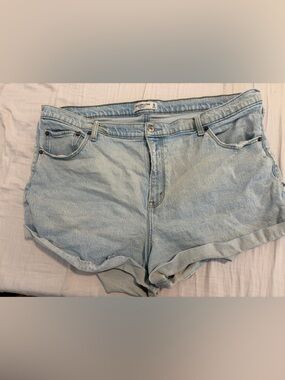 Abercrombie & Fitch Light Blue Denim Mom Shorts